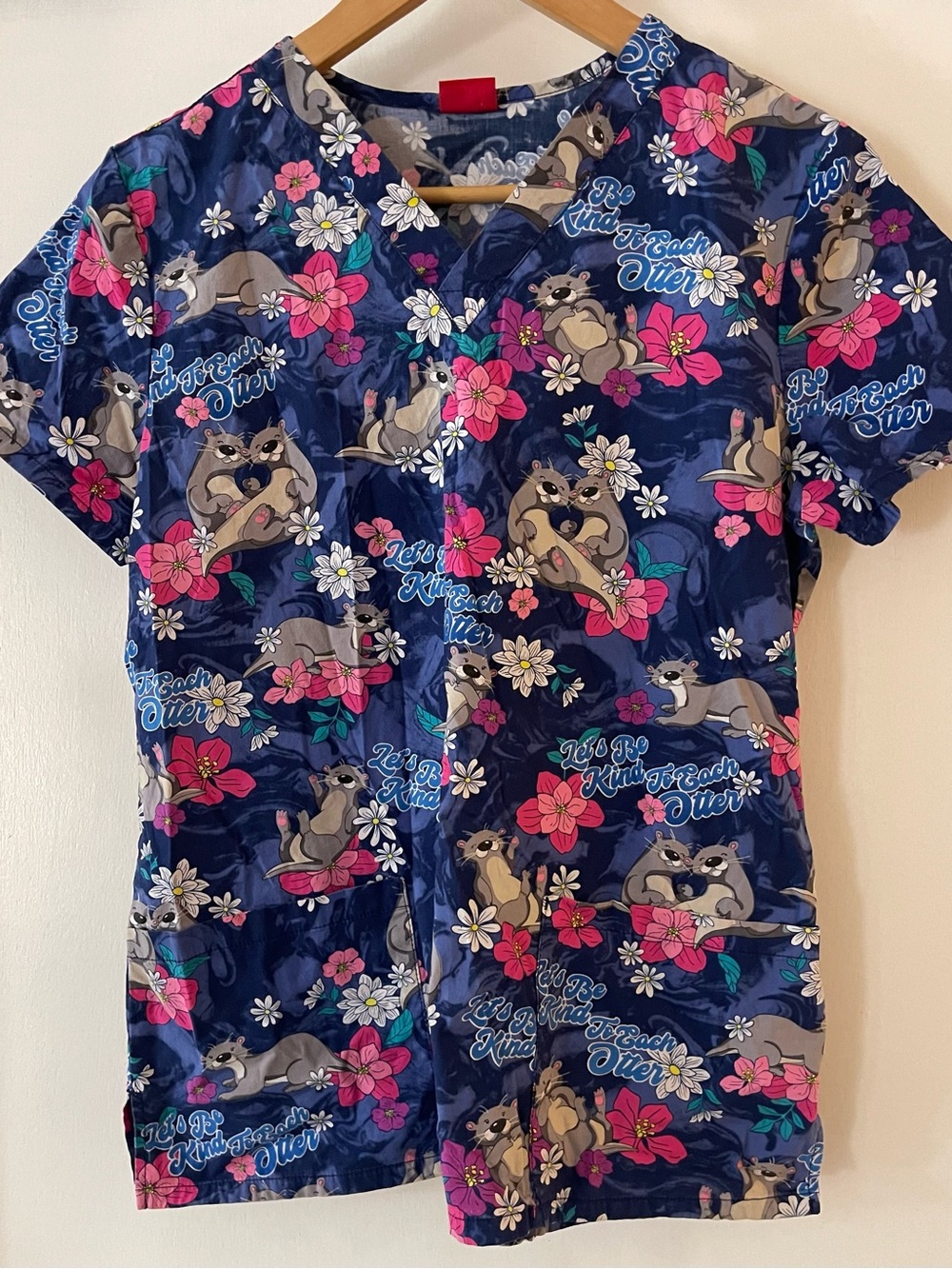 Women’s medium size 10 8-10 v neck scrub